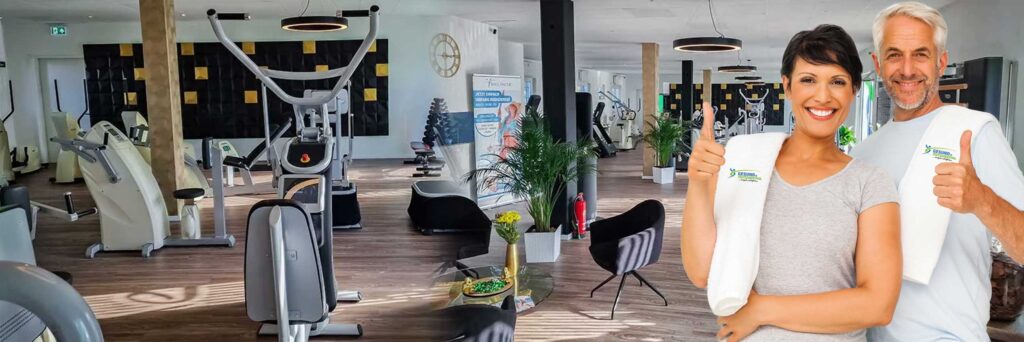 Moderne Fitnessstudio-Umgebung mit Geräten